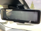 スマートルームミラーは車両後方の状況を映像で映し出します!後席に人が乗っていたり、荷物を積んでいる時にも安心です!