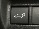 【パワーバックドア】スマートキーや運転席のボタンを押すだけでリアゲートが自動で開閉します!荷物を持っている時や、高い位置にあるバックドアを閉める際に便利な機能です♪