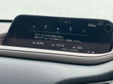 お手元のスマートフォンと接続して頂く事で使用可能な「Apple CarPlay/Android Auto」電話の応答は勿論、メッセージの受信やLINE音楽接続からナビアプリの使用まで幅広く活躍致します