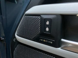 【MERIDIAN】 メーカーOP149,000円 英国の老舗オーディオブランド「MERIDIAN」のサウンドシステムを搭載。低音から高音までをクリアに再現し車内に臨場感溢れる音響空間を提供。