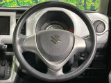 インテリアに合わせたデザインのステアリングは、運転される方のことも考え、運転しやすい形状、大きさです。是非一度、実際に触ってお確かめください。