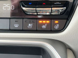 運転席&助手席には3段階調整が可能なシートヒーター機能だけでなく、ハンドルヒーターにエクスクルーシブ専用のシートエアコン(ベンチレーションシート)も付いています。