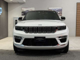 伝統のセブンスロットルグリルが一目でJeepと分かります。
