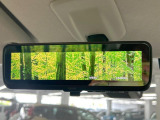 【デジタルルームミラー】後席の大きな荷物や同乗者で後方が確認しづらい時でも安心!カメラが撮影した車両後方の映像をルームミラー内に表示。クリアな視界で状況の確認が可能です!