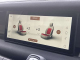 【シートヒーター メーカーOP ¥58,000-】前席では3段階でヒーターの調節が可能ですので寒い冬でも快適にお乗りいただけます。
