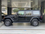 □■左側面■□ ホイールアーチが台形なのはJeepのみのデザインになり、ここを見てもJeepとすぐ分かります!