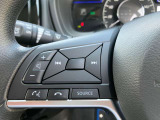 運転中でも音量調整やチャンネル変更がスムーズにできるステアリングスイッチ付き♪