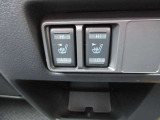 運転席と助手席にはシートヒーター装備です