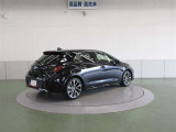 高級車の定番「ダブルウィッシュボーン式」のリヤサスペンションを採用。質感に優れた、心地よい乗車感を実現しています。
