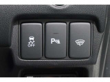 パーキングセンサーや横滑りを防ぐVSA等のスイッチ類は運転席の右側、手の届きやすい位置にあります。
