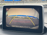【バックカメラ】駐車時に後方がリアルタイム映像で確認できます。大型商業施設や立体駐車場での駐車時や、夜間のバック時に大活躍!運転スキルに関わらず、今や必須となった装備のひとつです!