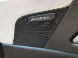 【MERIDIANサウンドシステムOP価格38,6000円 】 革新的な技術を網羅したミュージックプレイヤーと綿密な計算のもと配置されたスピーカーが、臨場感あふれるライブパフォーマンスを生み出します。