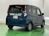 プライバシーガラスが装備されています。外を見るときには気にならずに、後方車両からは車内が見えにくくなってます