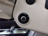 【電動ステアリングコラム】ステアリング位置を電動でお決めいただけます。