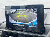 バックカメラが付いておりますので目視では確認しきれない部分を映しだしてくれるので事故防止に役立ちます。