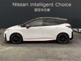 ノートオーラの横からの画像です。当店は全車 整備・保証付なので安心してご検討頂けます。次の画像でもお待ちしております。
