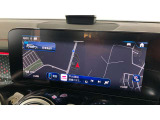 【コマンドシステム】センターのコントローラーとスイッチ類及び音声認識機能により、ナビゲーションやオーディオ&ビジュアル、車両設定等を安全に操作できます。また高精度ディスプレイを採用しています。