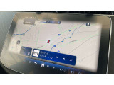 【コマンドシステム】センターのコントローラーとスイッチ類及び音声認識機能により、ナビゲーションやオーディオ&ビジュアル、車両設定等を安全に操作できます。また高精度ディスプレイを採用しています。