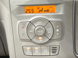 【オートエアコン】一度お好みの温度に設定すれば、車内の温度を検知し風量や温度を自動で調整。暑い…寒い…と何度もスイッチ操作をする必要はありません。快適な車内空間には必須の機能ですね♪