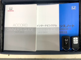 スマートキーは鍵をバッグに入れたままでもドアロックの開閉やエンジンのON・OFFができます。夜間や雨の日も鍵を探さなくて良いので便利です。