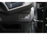 障害物との距離が近づくにつれてドライバーに警告音でお知らせするパーキングセンサー◎快適ドライブをサポートしてくれる安心装備です★★★