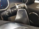 【パドルシフト】スポーツカーにある装備でステアリングから手を放すことなくシフトチェンジが可能な人気快適機能になります。