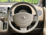 インテリアに合わせたデザインのステアリングは、運転される方のことも考え、運転しやすい形状、大きさです。是非一度、実際に触ってお確かめください。