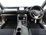 高級車レクサスのIS300h Fスポーツ ・カッコよさのある黒色シート・内装も豪華で優越感に浸れます!!