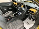 運転席足元も広く運転しやすいです。
