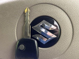 【キーレス】少し離れた場所からでもボタン一つでドアの開錠・施錠ができるのでとっても便利!ドアの鍵穴周りに傷をつけることもありません♪
