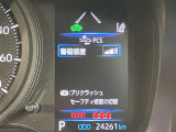 視認性の高いスピードメーターになっています。