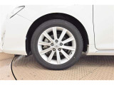 純正なので車に似合うデザインになっていますね。スタッドレスタイヤもご相談下さい。