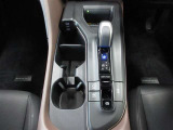 スムーズな操作で快適に運転を楽しめるよう、シフトポジションを電動で制御するエレクトロシフトマチックを採用