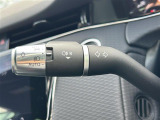 【オートライト(AUTO)】外の明るさをシステムが感知して、自動でヘッドライトが点灯します。ヘッドライトをつけ忘れを防ぐ便利機能です。