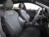 ●S-lineではお車のスポーティな個性をさらに際立てます。インテリアの上質なディティールが魅力をさらに演出します。