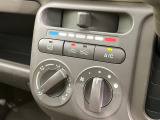 寒い冬も暑い夏も全席に快適な空調を届けてくれる、ダイヤル式エアコンを装備♪