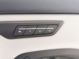 【メモリー機能付き電動シート】3パターンまでシートの位置を記憶させることができます。これで家族間でもスイッチ一つで自身の椅子の位置にセットできます。