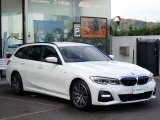 BMW在庫保有台数常時100台以上!ご来店の際はBMW本店(厚木市下荻野140-1)にご来店ください!弊社自慢の全天候型ショールーム!BMW在庫保有台数常時100台以上ございます!