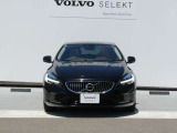 人気のトールハンマー型LEDヘッドライト採用のV40。扱いやすいボディサイズにエレガントなデザインをお求めいただけます。