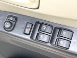 【電動格納ミラー】サイドミラーは電動格納式となっており、狭い駐車場でもキズがつくリスクを抑えられます。