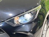 【LEDヘッドライト】悪天候や夜間走行時も良好な視界を確保し安心して運転できる高輝度LEDヘッドライトを装備!点灯速度が早く、消費電力も抑えられています。
