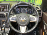 【純正革巻きステアリング】上質な革を使用することで、手にしっかり馴染みとても運転しやすいハンドルです♪