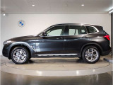 【XDrive】強大なパワーをXdriveシステムが瞬時に理想的な可変配分を行い、かつてない安心・快適・スポーティな走りを約束します。走行状況に応じてトルク配分を最適化してくれる優れものです!