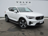 ボルボXC40は、北欧の感性が磨き上げた、都市を駆け巡るコンパクトSUVです。フロントグリルからテールライトにいたるまで、そのすべてのアピアランスは紛れもないボルボのアイデンティティを物語っています。