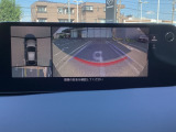 狭い場所での駐車やすれ違いなどでより的確な運転操作に役立つ360°ビューモニターが装備されています。