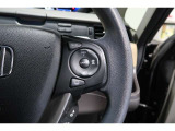 Hondaセンシングの機能のひとつ、アダプティブクルーズコントロール付!アクセルから足を離しても設定したスピードと前車との車間を保ち走行してくれます!車線維持もアシスト☆高速道路で疲労軽減ですね☆
