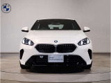 【キドニーグリル】BMWは約90年もの間、ほぼ全ての車両にひと目でBMWだと分かるこの特徴的なフロントグリルが備えられ、デザイン・アイコンとして親しまれてきました。