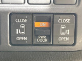 【両側パワースライドドア】スマートキーや運転席のスイッチで後席両側スライドドアの開閉が可能♪電動だから力を入れてドアを開ける必要が無く、小さなお子様でも簡単に開け閉めでき快適です♪