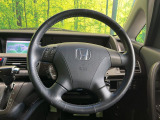 【純正革巻きステアリング】上質な革を使用することで、手にしっかり馴染みとても運転しやすいハンドルです♪
