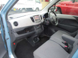4WD/キーレス/ナビ/TV/シートヒーター/ETC/CD再生/電動格納ドアミラー/助手席シートアンダーボックス/ベンチシート/エアコン/パワステ/パワーウィンドウ/フロアマット/ドアバイザー/